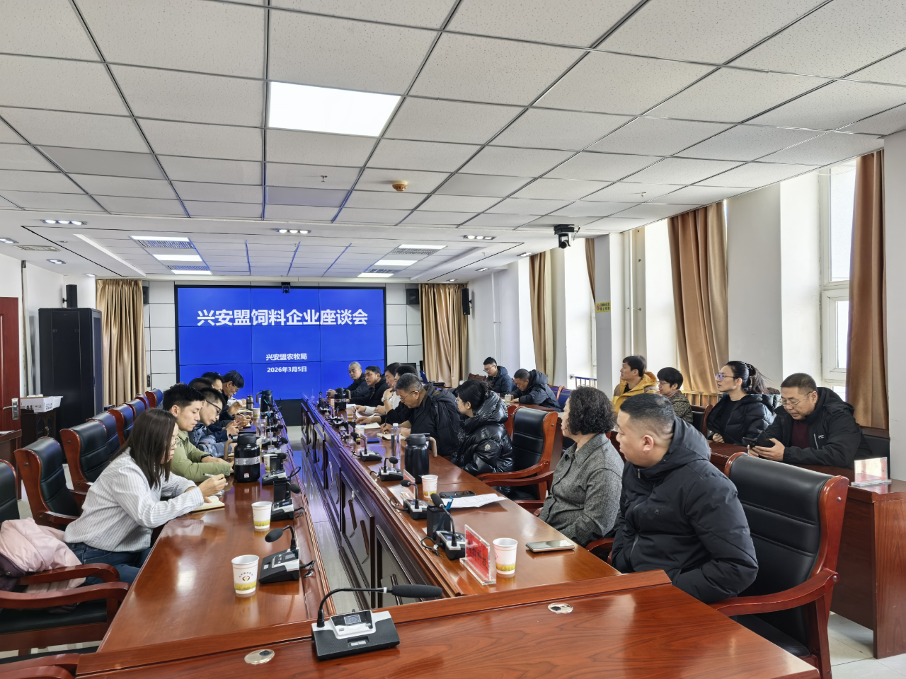 兴安盟农牧局召开全盟饲料企业座谈会