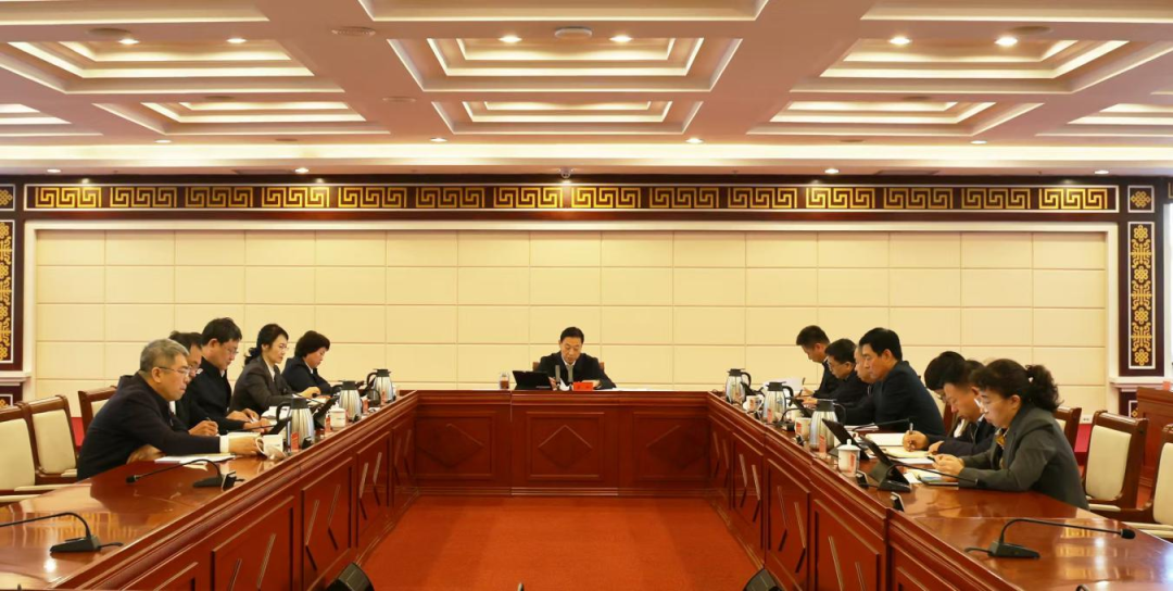 兴安盟委举行理论学习中心组集体学习