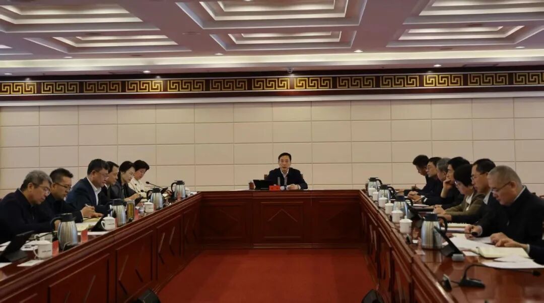 兴安盟委召开盟委委员会议